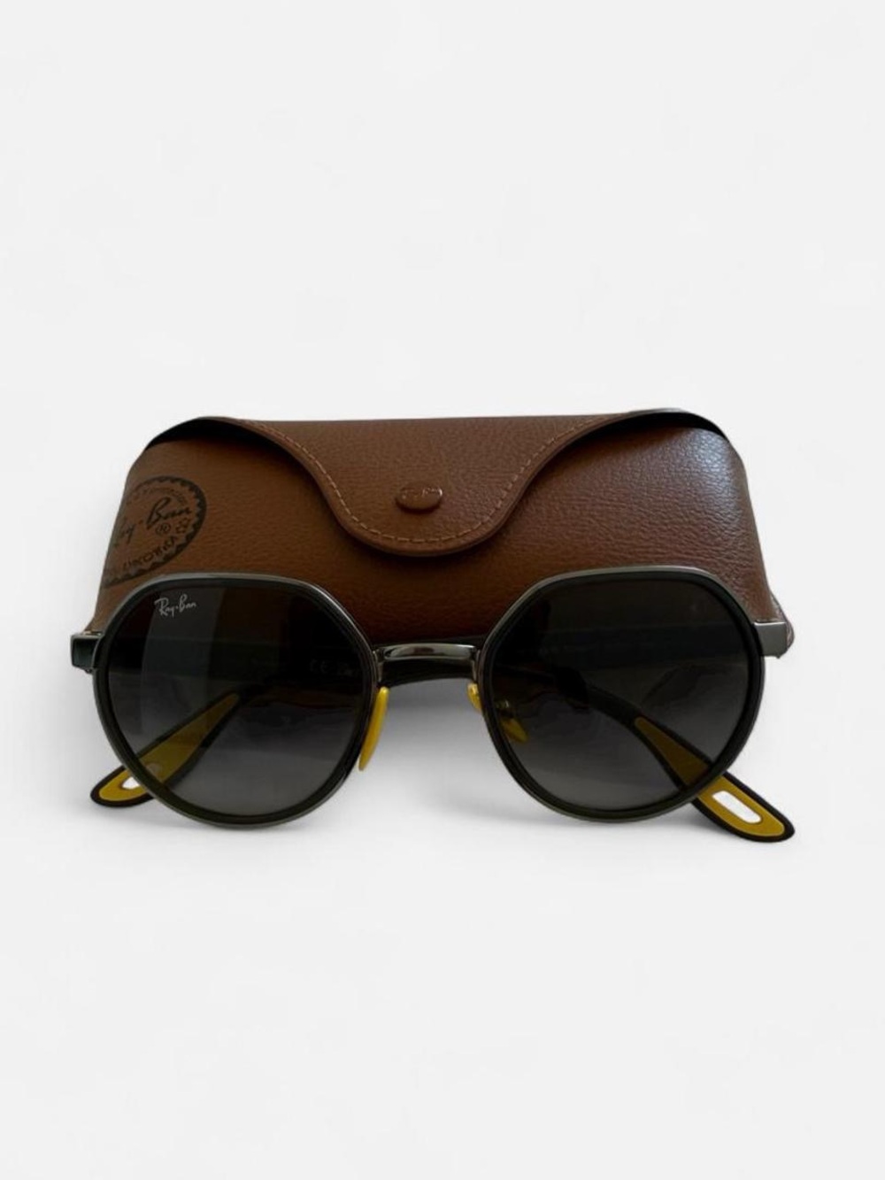 Ray-Ban RB3703M Scuderia Ferrari Collection